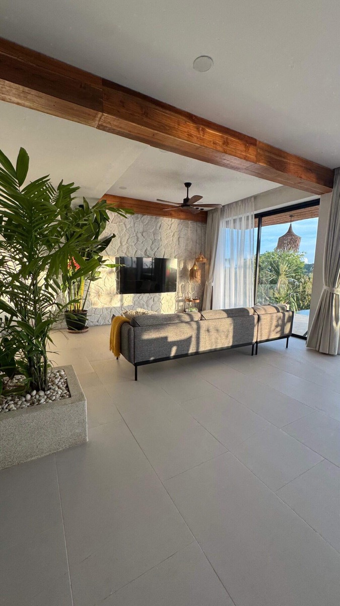 Sonnendurchflutetes Wohnzimmer in der Villa Belle