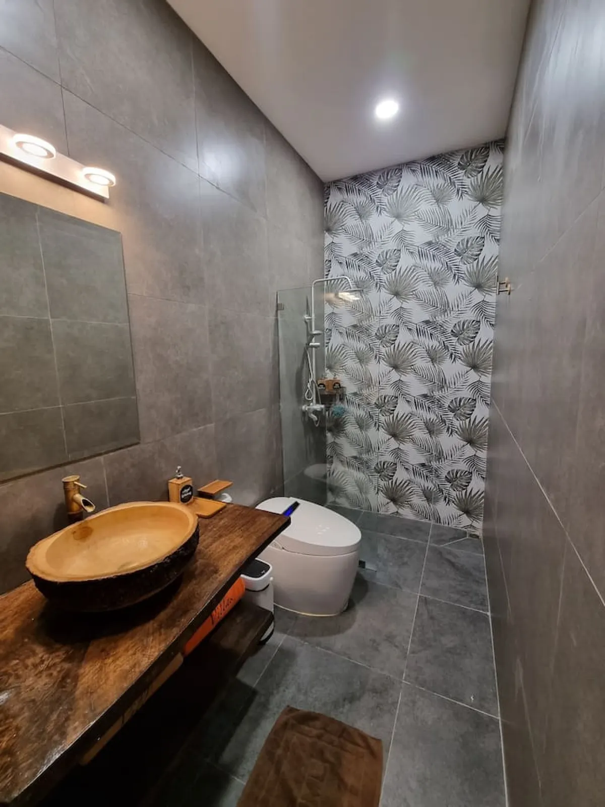 Andaman Villa, Hin Kong / Wok Tum — bathroom with tiled shower — Crazy GAKKO Stay