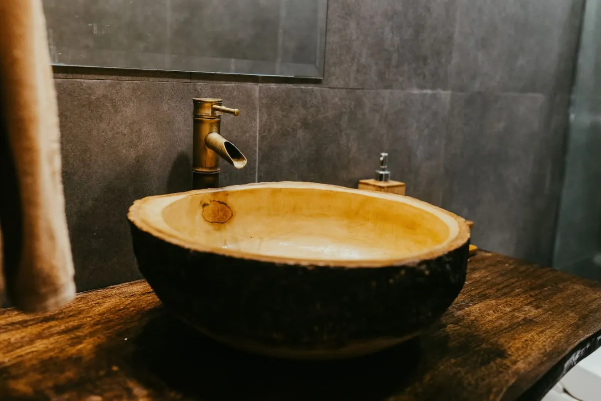 Andaman Villa, Hin Kong / Wok Tum — stone basin in the bathroom — Crazy GAKKO Stay