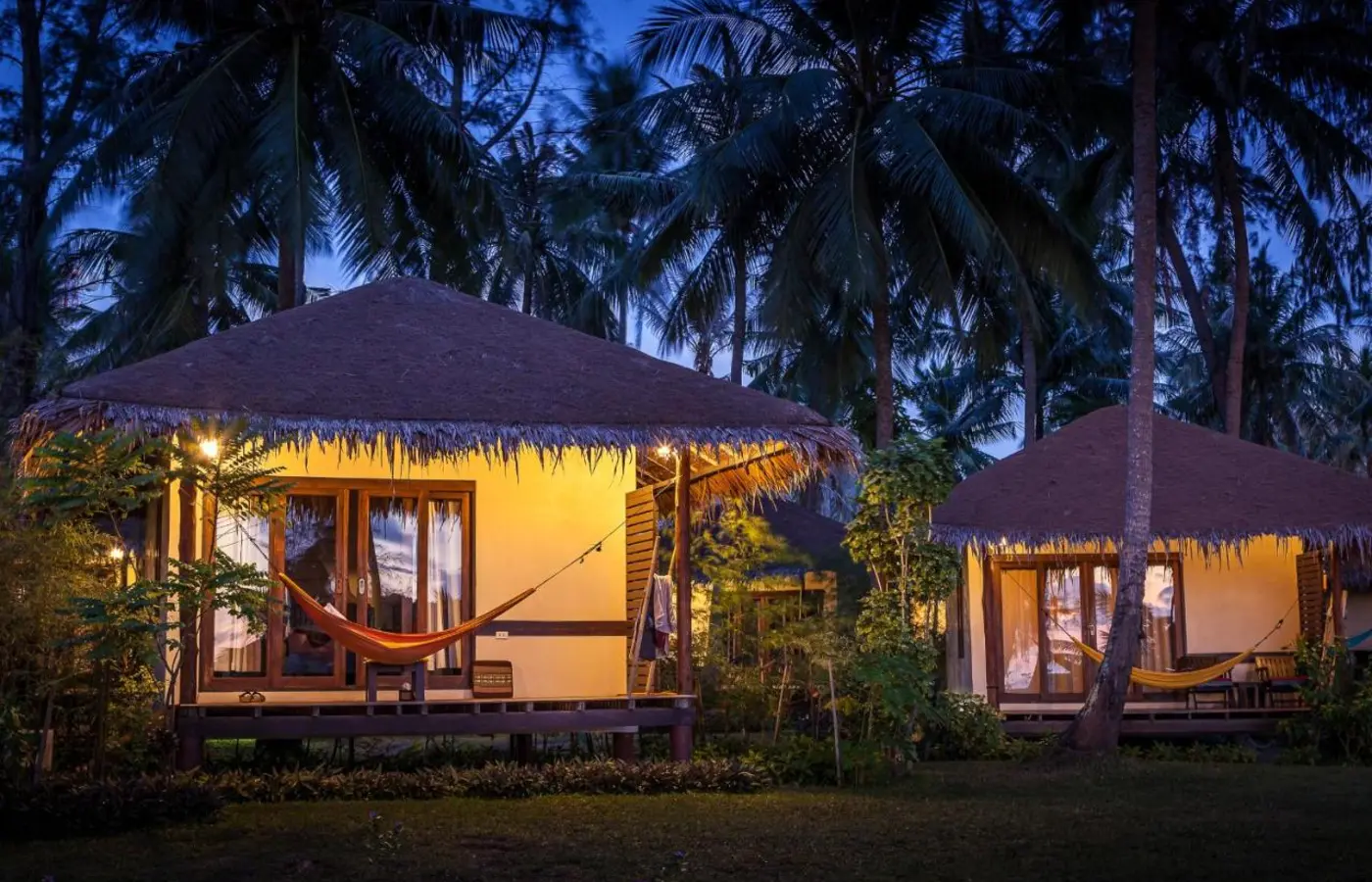 Tropical bungalows at Baan Manali Resort at dusk — Crazy GAKKO Stay