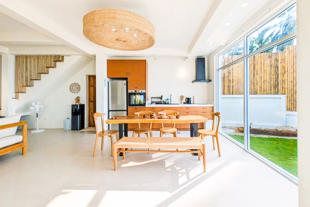 Baan Tai Beachfront Dream, Baan Tai — light living and dining room — Crazy GAKKO Stay