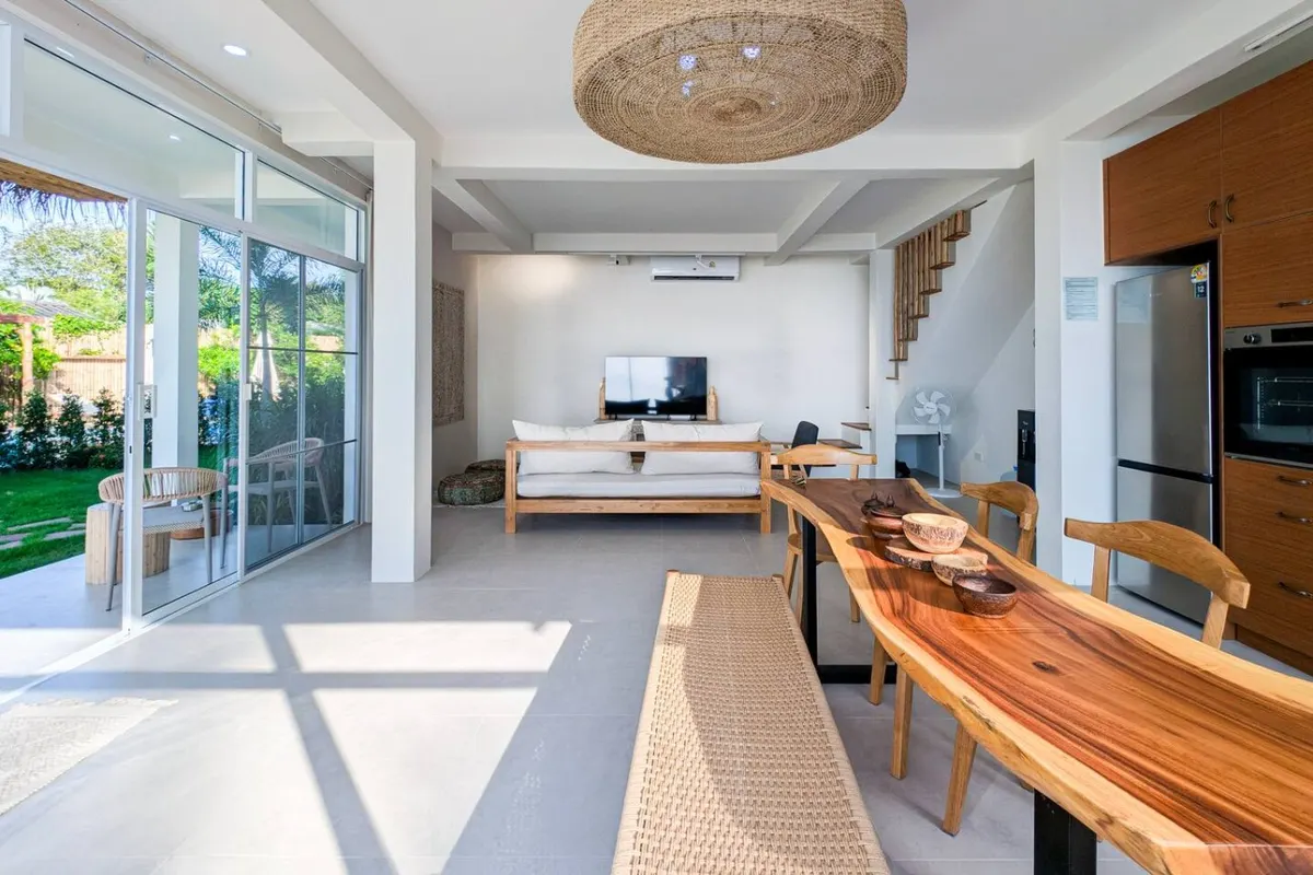 Baan Tai Cozy Beachfront House, Baan Tai — living and dining space in the house — Crazy GAKKO Stay