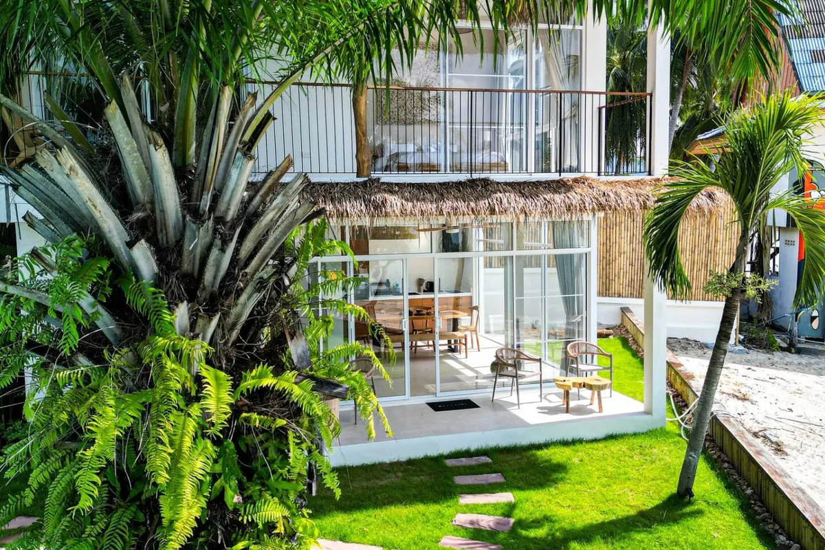 Baan Tai Family Beachfront Villa, Baan Tai — house exterior among palms — Crazy GAKKO Stay