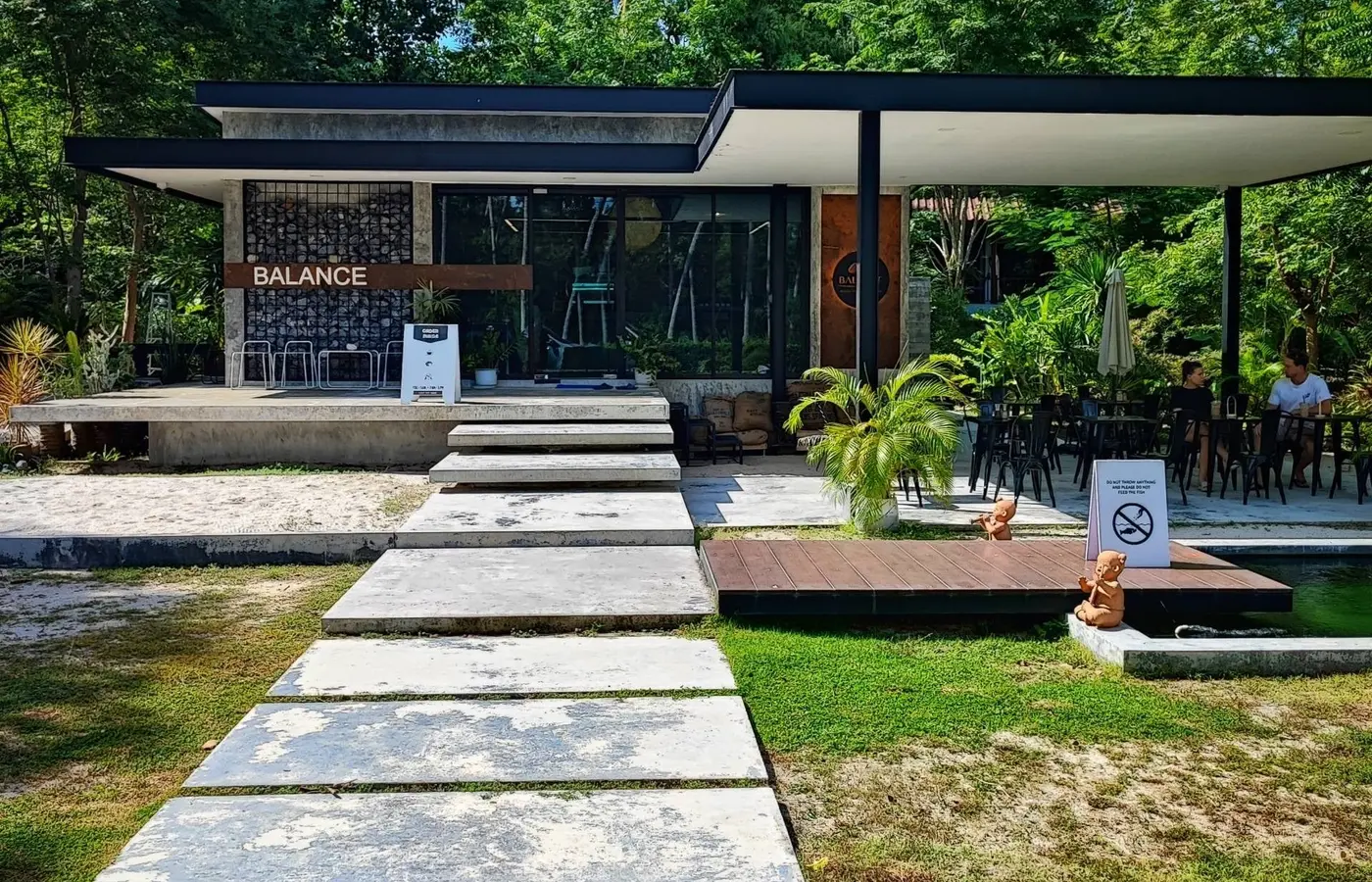 Modern garden entrance at Balance Specialty Coffee Koh Phangan