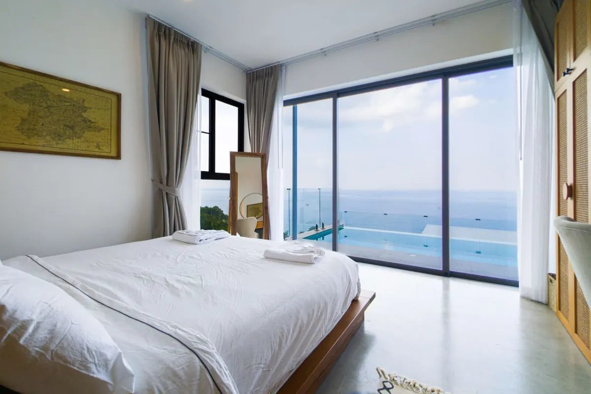 Chi Villa, Haad Yao area — bedroom overlooking the sea — Crazy GAKKO Stay