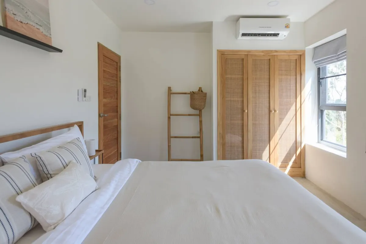 4BR Seaview Villa near Haad Yao, Haad Yao area — second bright bedroom — Crazy GAKKO Stay