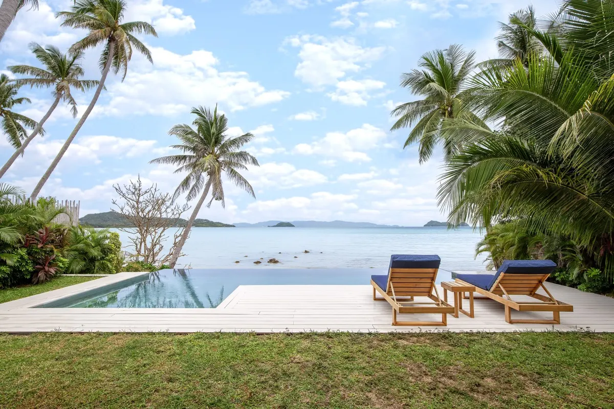 Hin Kong 5BR Beachfront Villa, Hin Kong — beachfront private pool and palms — Crazy GAKKO Stay