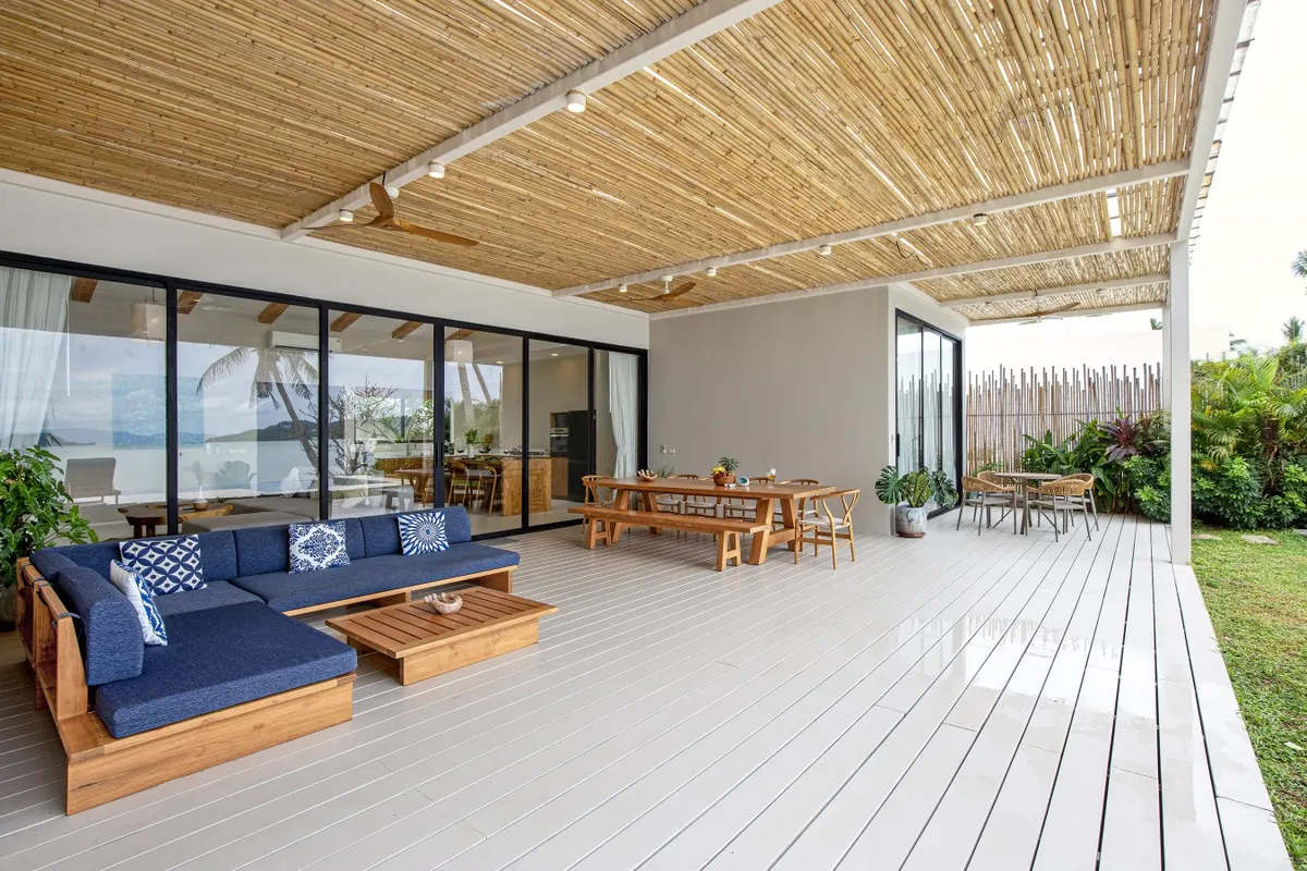 Hin Kong 5BR Beachfront Villa, Hin Kong — covered veranda for group seating — Crazy GAKKO Stay