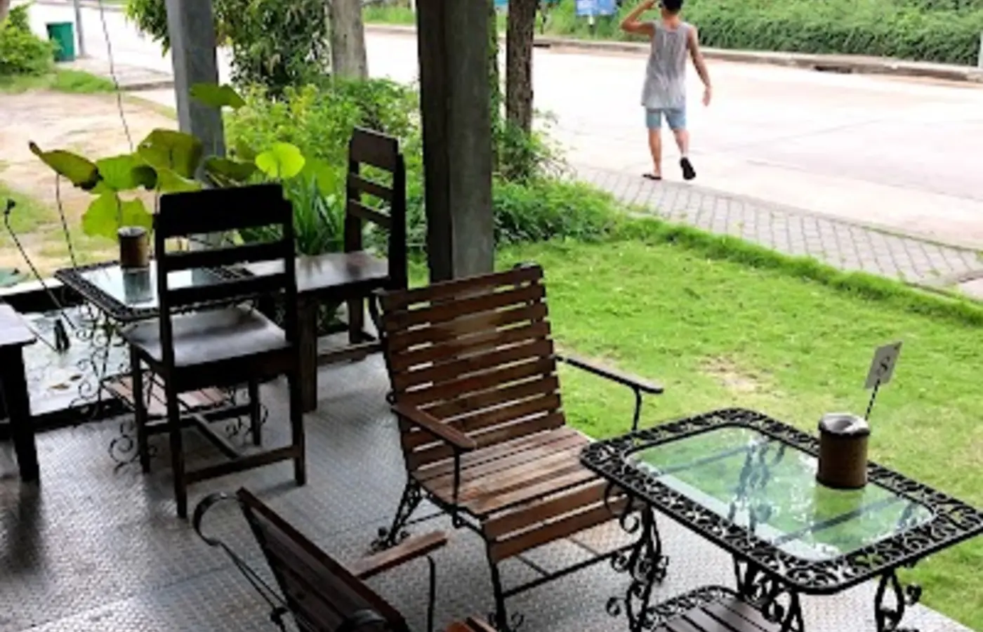 Outdoor tables at Hundred Islands Coffee Bar Koh Phangan