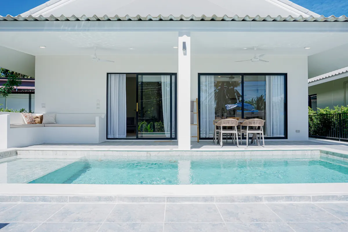 Nina Villa, Haad Yao area — light living room — Crazy GAKKO Stay