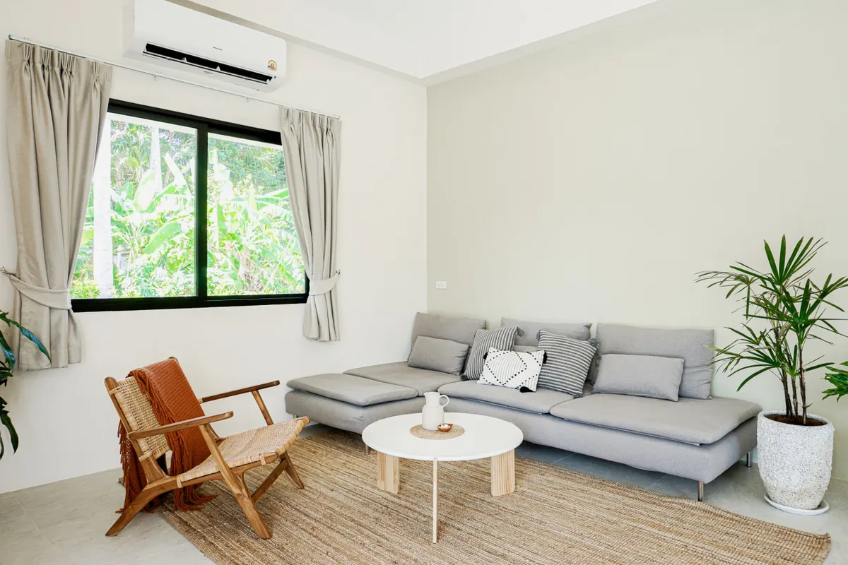 Nina Villa, Haad Yao area — second view of the seating area — Crazy GAKKO Stay