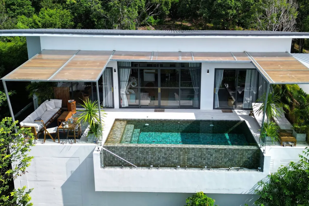 Omi Villa, Haad Yao area — exterior of the house and infinity pool — Crazy GAKKO Stay