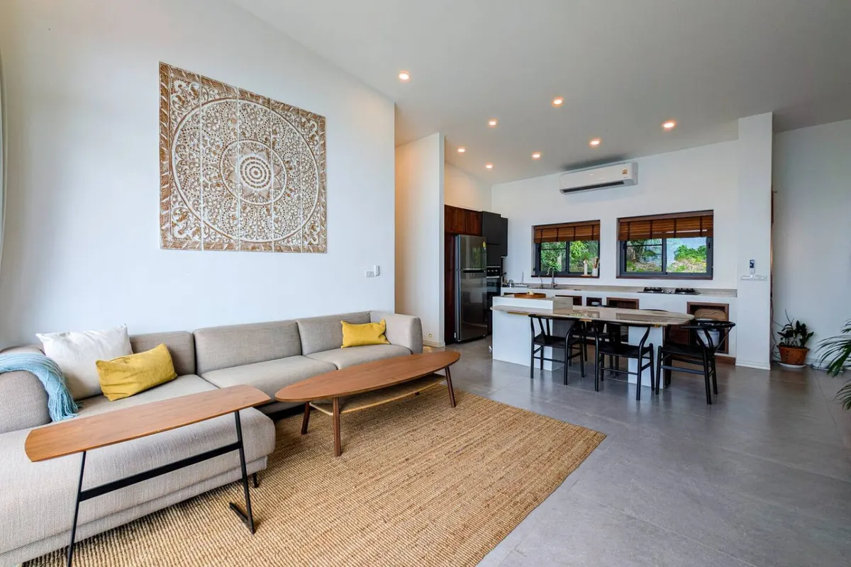 Omi Villa, Haad Yao area — living and dining area — Crazy GAKKO Stay