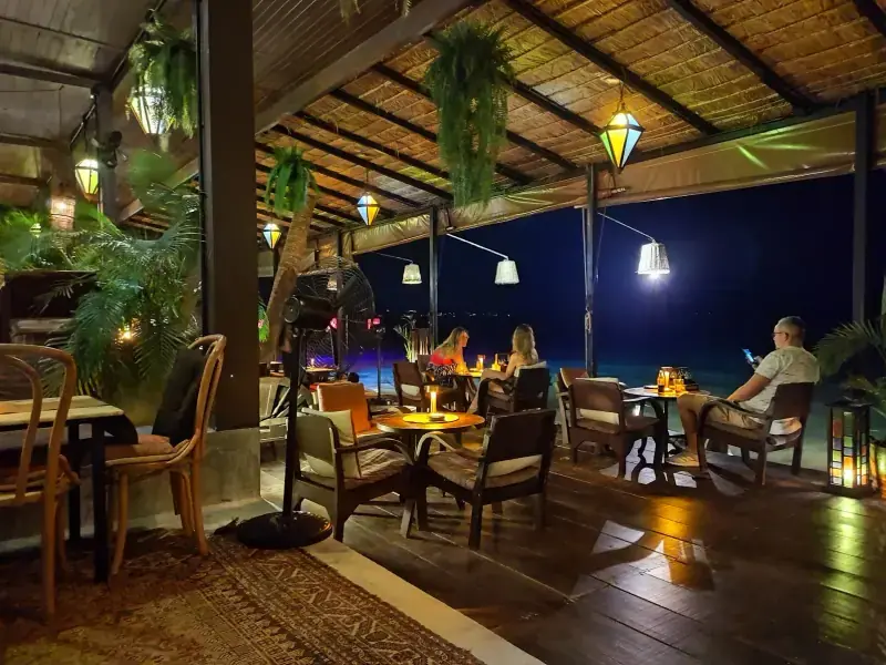 Candlelit tables overlooking the sea at Romanzo Tropicale