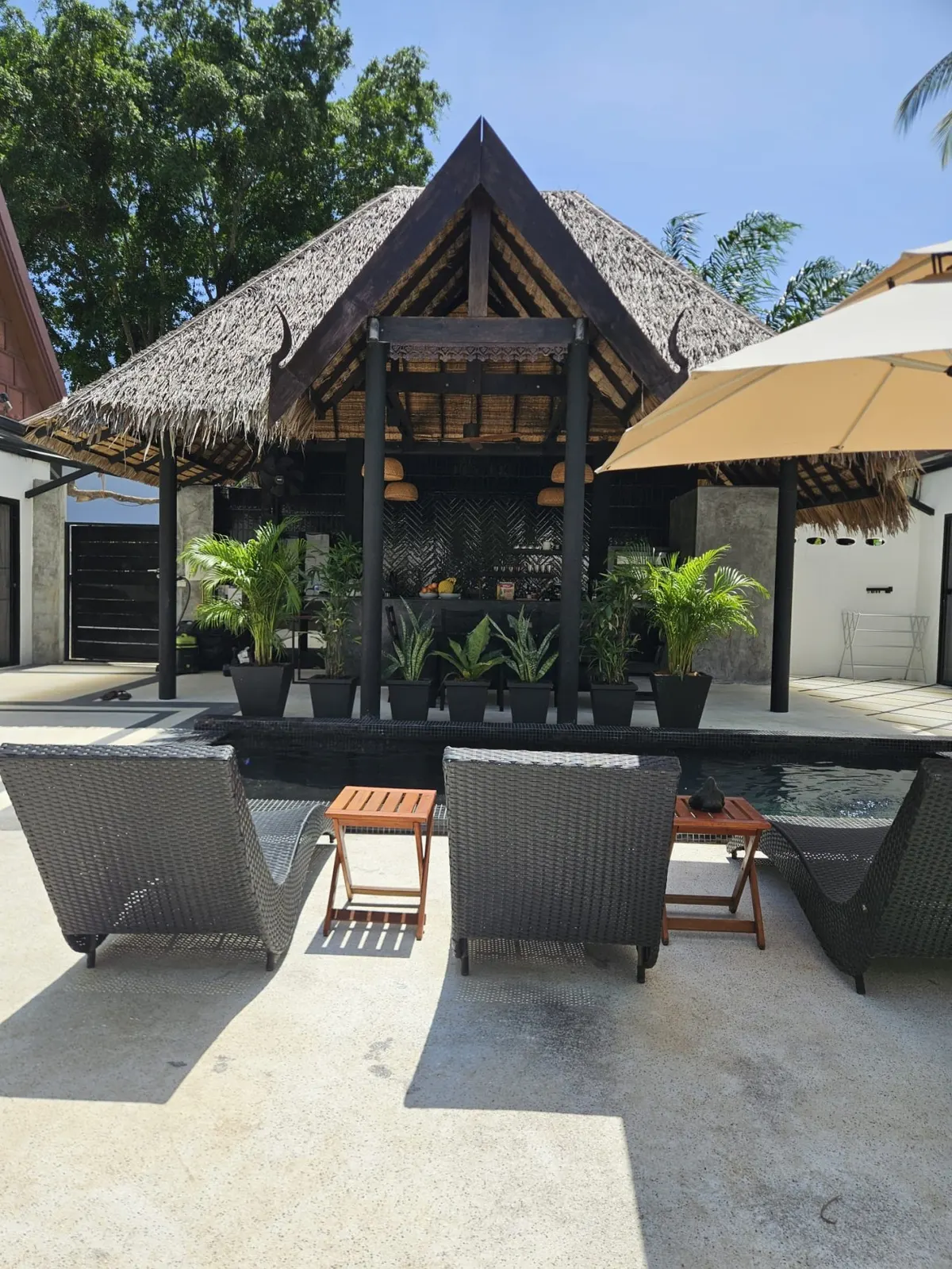 Shangrila, Srithanu, Koh Phangan — outdoor dining terrace and villa entrance — Crazy GAKKO Stay