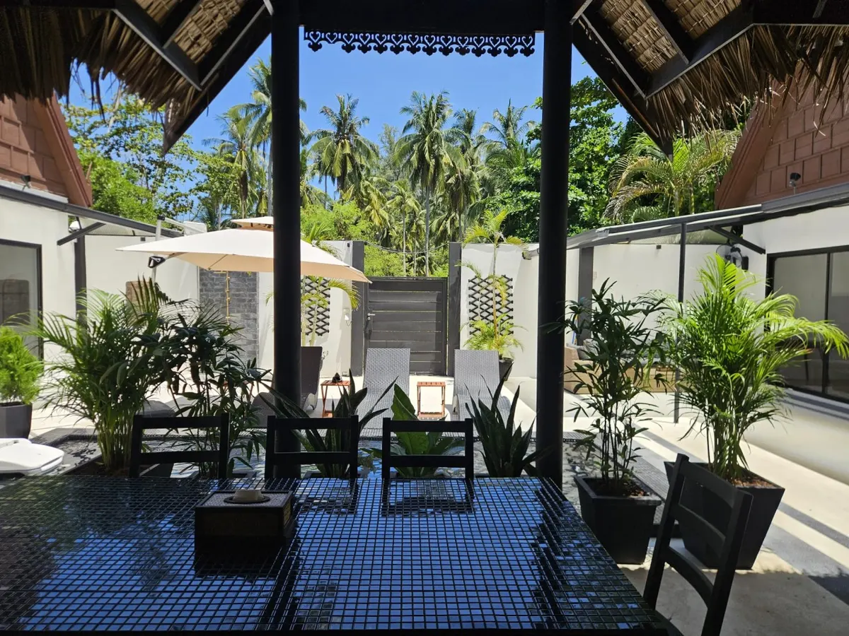 Shangrila, Srithanu, Koh Phangan — courtyard seating beside a small pool — Crazy GAKKO Stay