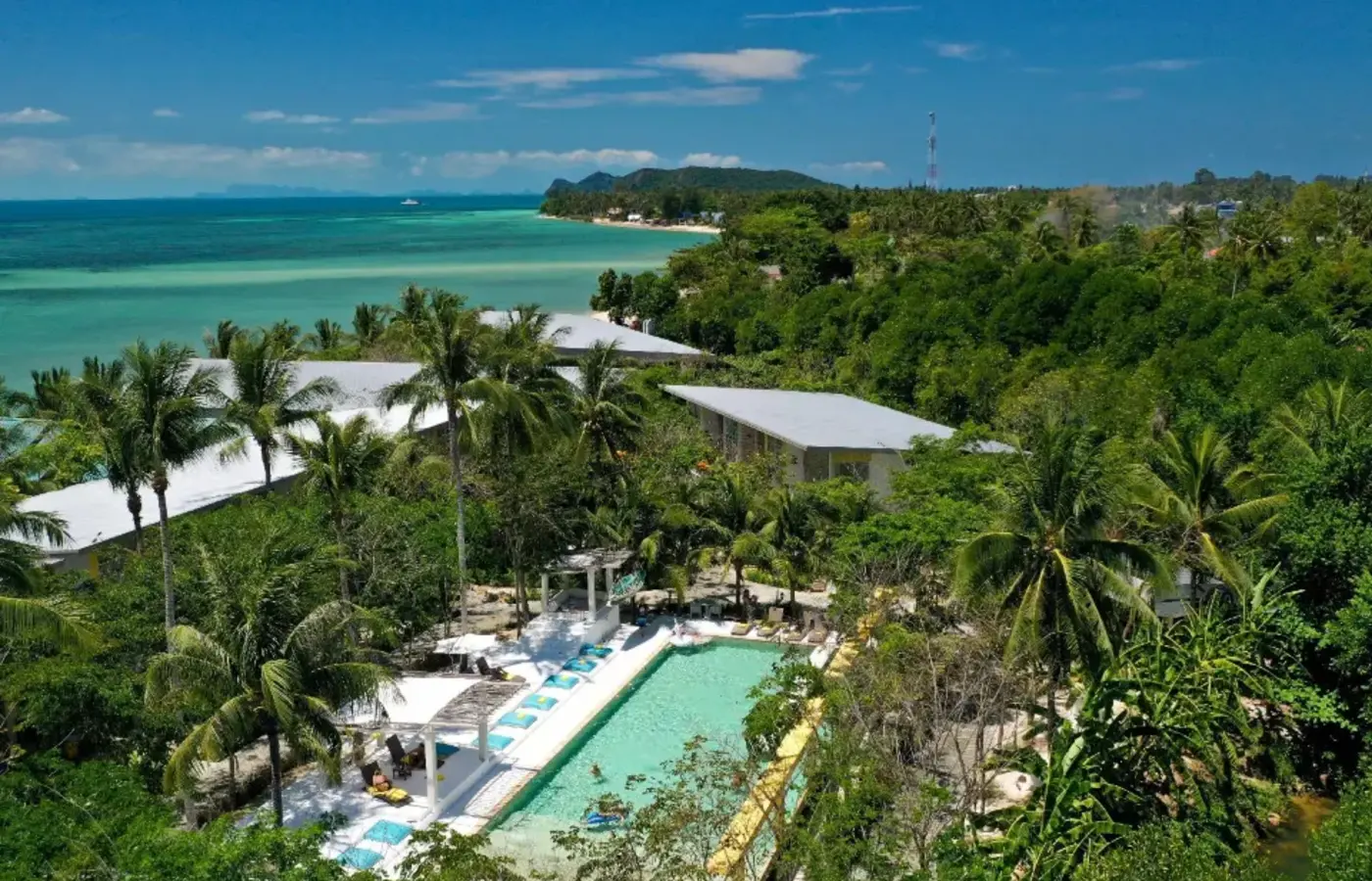 Pool and tropical grounds at Summer Luxury Beach Resort — Crazy GAKKO Stay