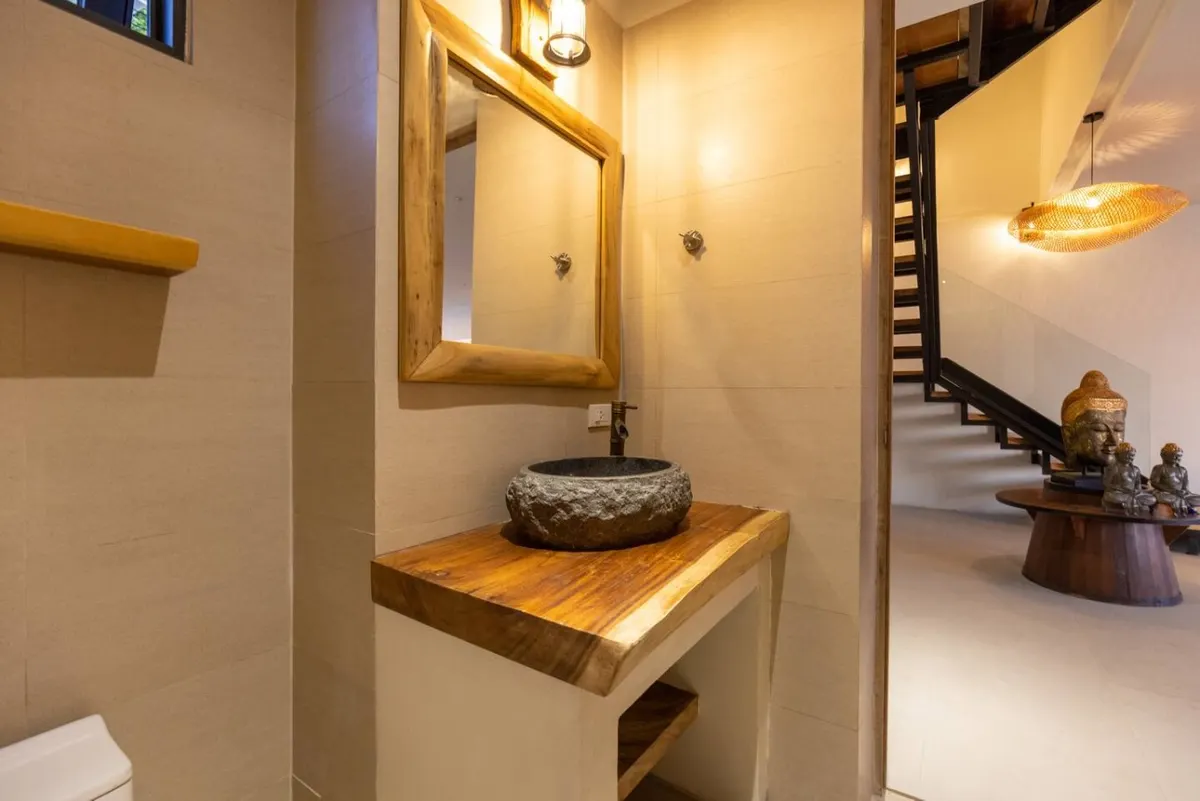 Villa Gaia, Nai Wok — bathroom with stone basin — Crazy GAKKO Stay