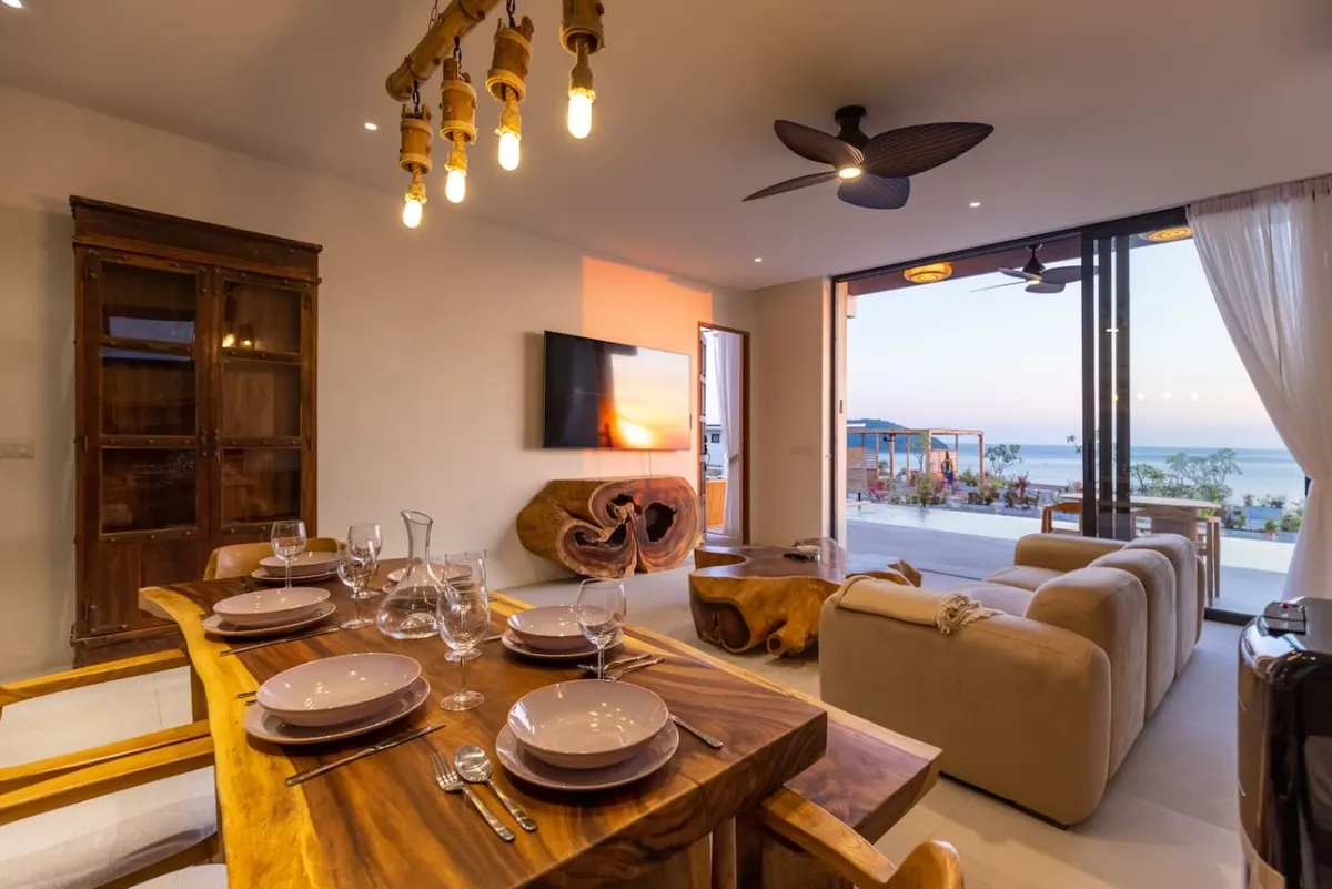 Villa Kinnary, Nai Wok — dining area overlooking Nai Wok — Crazy GAKKO Stay