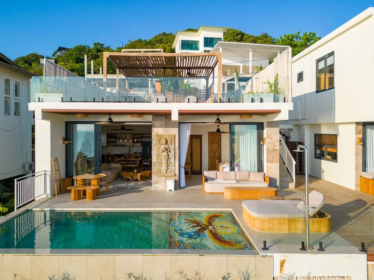 Villa Kinnary, Nai Wok — daytime view of the pool terrace — Crazy GAKKO Stay