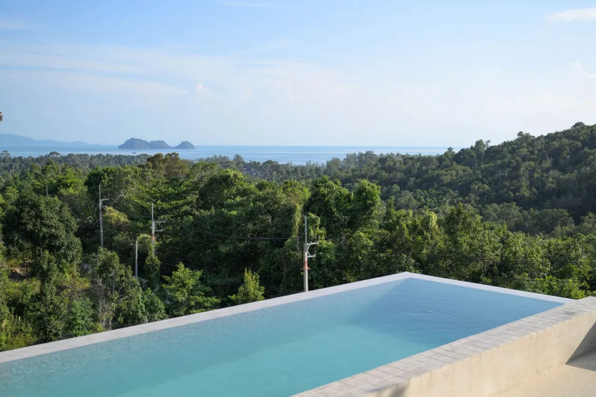 WOW Seaview 4BR Villa, Haad Yao area — infinity pool and west-coast view — Crazy GAKKO Stay