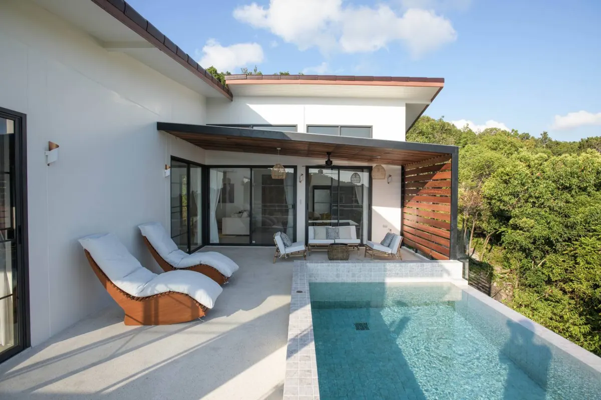 WOW Seaview 4BR Villa, Haad Yao area — pool along the villa facade — Crazy GAKKO Stay