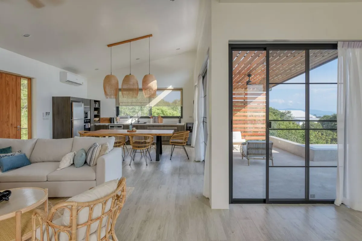 WOW Seaview 4BR Villa, Haad Yao area — bright open-plan living room — Crazy GAKKO Stay