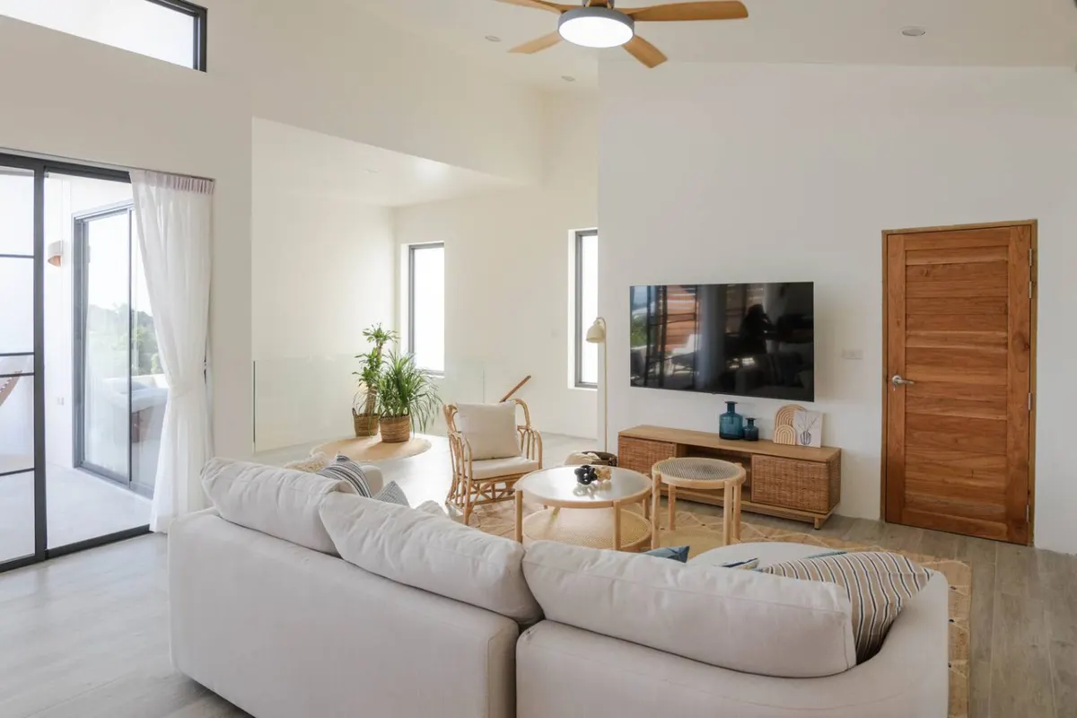 WOW Seaview 4BR Villa, Haad Yao area — lounge and dining area — Crazy GAKKO Stay